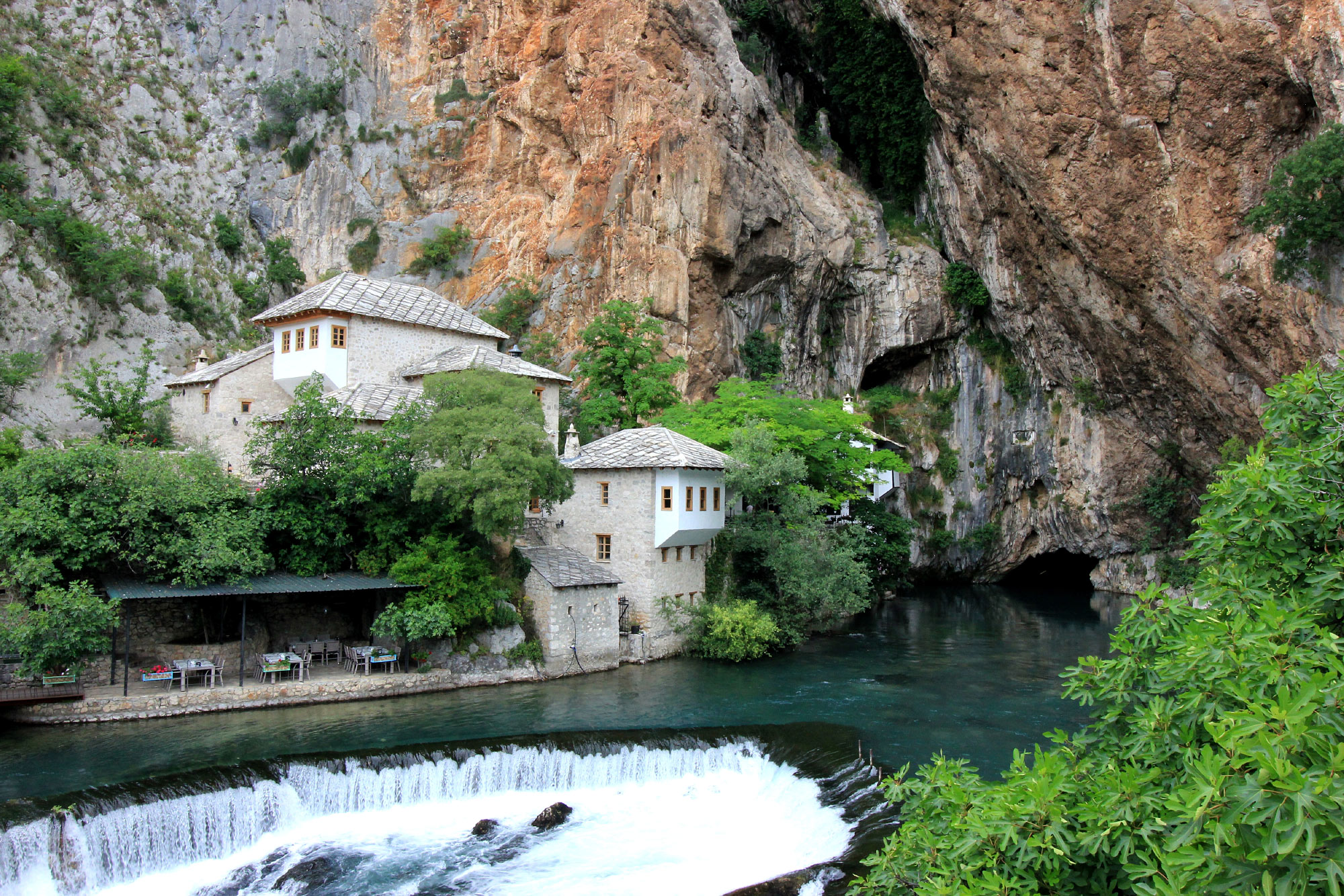 Blagaj (Благај) (Photo license CC-BY-SA 3.0)
